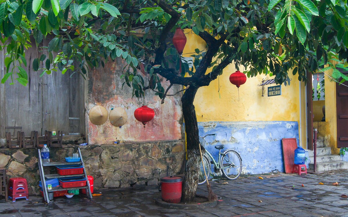 1st Vietnam street scene by Duncan Burridge